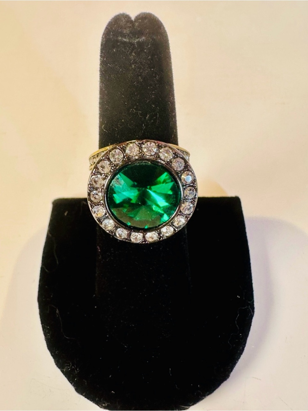 Kurt Geiger Octavia Emerald Green Center Crystal Halo Ring NWT - Picture 3 of 10